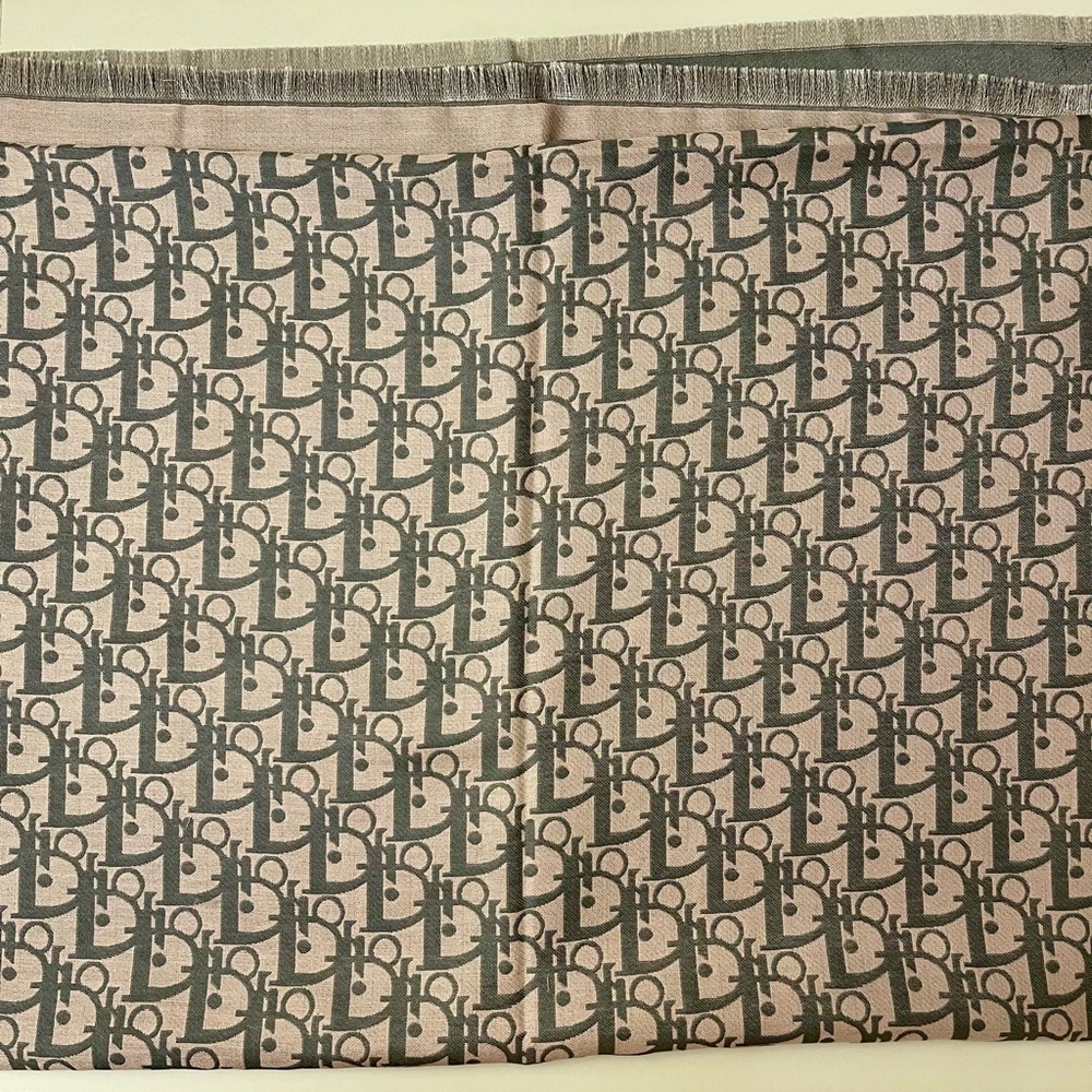 “ D i o r - Print “Luxurious Cashmere & Silk Monogram Oversized Scarf & Wrap - Picture 5 of 9